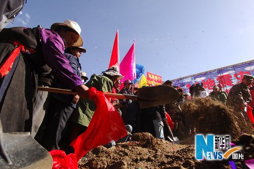 组图：玉树地震灾区恢复重建启动