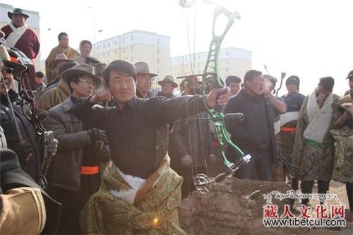 藏族传统射箭比赛拉开帷幕：射箭协会会员出资举办