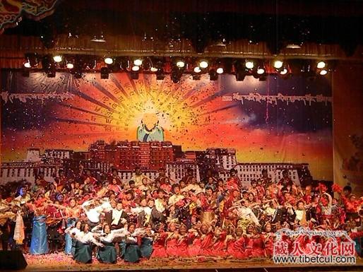 纪念吞米桑布扎诞辰1392周年文艺晚会在果洛举行