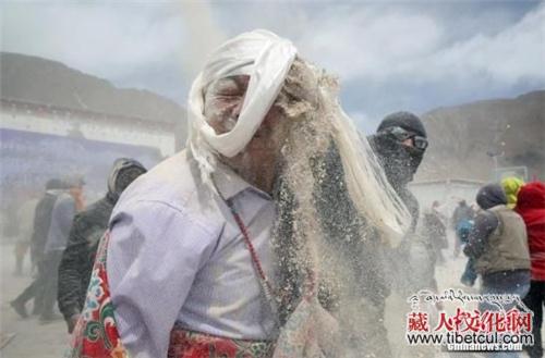 青海称多县卓木齐村：糌粑狂欢节“遇上”春耕