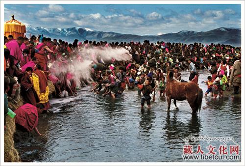 “吉祥甘南”摄影作品巡回展近日在甘肃兰州市首展