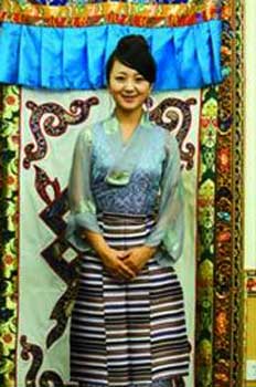 秀美藏族"仙女"详解说 金碧辉煌的藏族民居非贵族