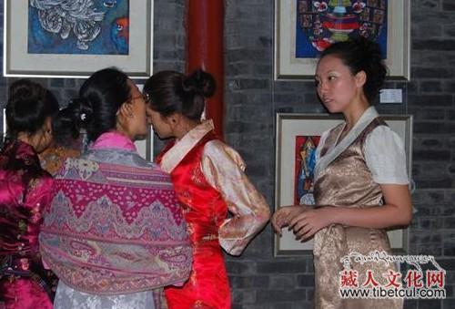 藏族祥巴版画四川第六届少数民族艺术节上受追捧