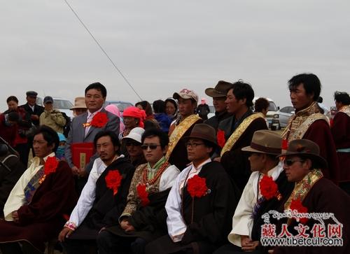 《格萨尔》民间艺人演唱会日前青海湖畔隆重举行