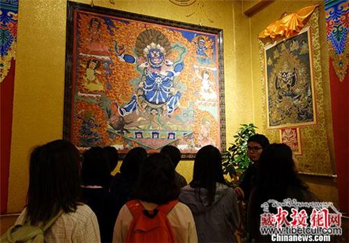 青港两地青年以唐卡为“媒” 加强两地文化交流