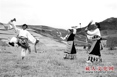 西藏丁青热巴舞将亮相2013年藏晚