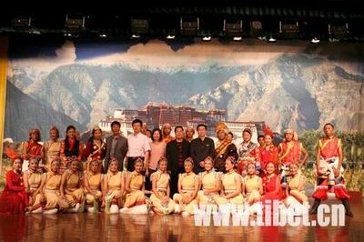 “魅力雪顿”展示西藏歌舞文化