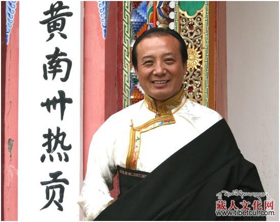 热贡唐卡殿藏级珍品展在青岛举行 工艺大师亲临