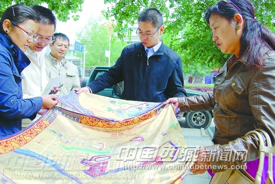 全国首张手工绘制拉萨旅游地图诞生