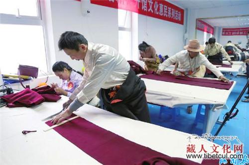海南州首届藏族服装传统裁剪手工缝制技艺比赛举办
