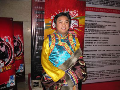 快男西安唱区：藏族歌手争抢闯关名额