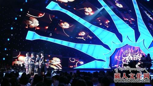 开播盛典阵容豪华 刘德华、韩红、阎肃同赞阿佳组合