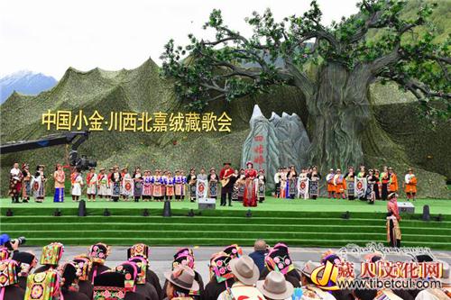 容中尔甲压轴亮嗓 首届川西北嘉绒藏歌会举行