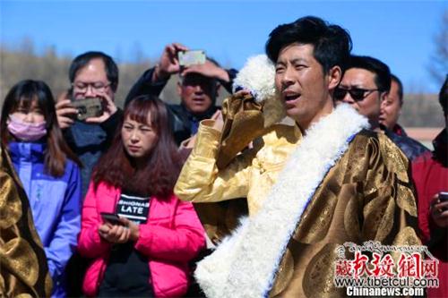 青海海南州藏族民众表演非遗项目“则柔”（图文）