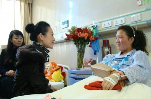章子怡承诺供藏女读大学