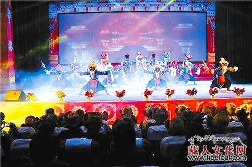 西藏山南曲松县举办2017年藏历新年联欢晚会