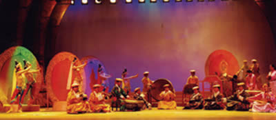 西藏歌舞《多彩哈达》在北京保利剧院上演
