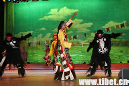 山南地区文艺团在珠峰文化节进行专场演出