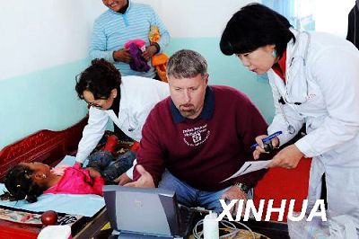 西藏近千名儿童接受先天性心脏病普查