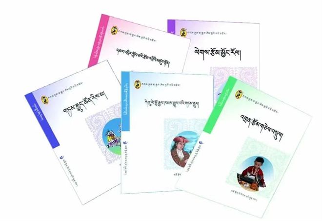 《藏族小学生素质培养悦读书系》《藏族少儿知识文库》出版发行2.jpg
