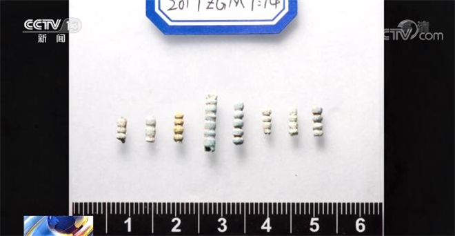 格布赛鲁遗址出土200余件釉砂珠 工艺技术或源自埃及2.jpg