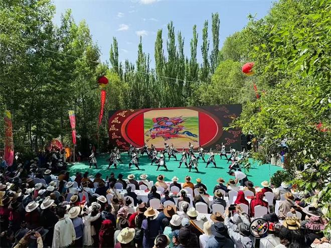 西宁地区第三十七届藏族文化艺术节开幕1.jpg