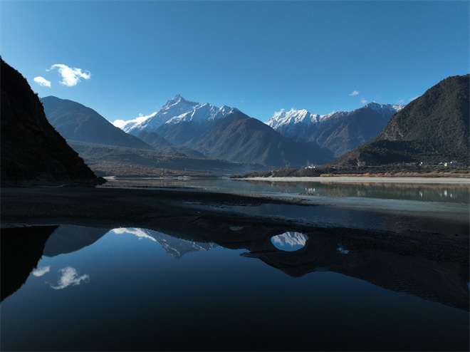秋冬之交 西藏雅鲁藏布大峡谷尽显换季之美3.jpg