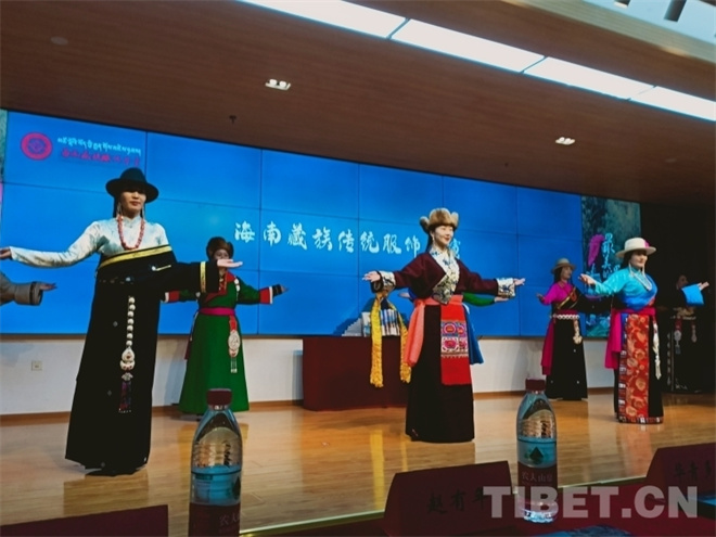 青海省《海南藏族服饰鉴赏》画册在省图书馆举行首发仪式3.jpg