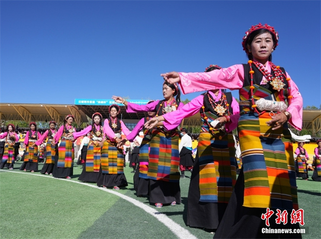 西藏日喀则大型非遗歌舞展演创世界纪录2.jpg