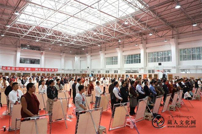 第六届热贡唐卡绘制大赛暨首届藏式彩绘家具图案作品大赛在黄南隆重开赛2.jpg