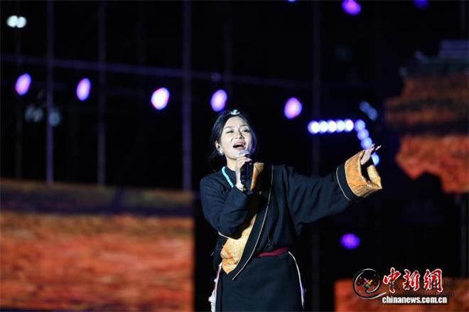 甘肃扎尕那青稞音乐季启幕 首场演绎“最炫民族风”4.jpg