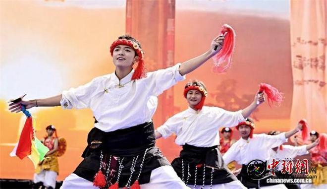 第三届西藏八宿文化旅游节启幕3.jpg