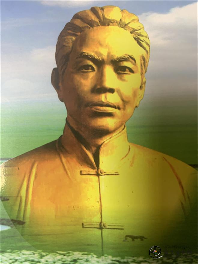 宣侠父烈士塑像.jpg