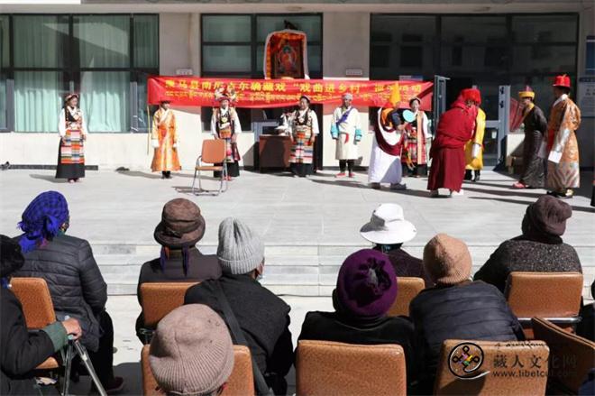 西藏康马县藏戏“戏曲进乡村”巡演活动举行1.jpg
