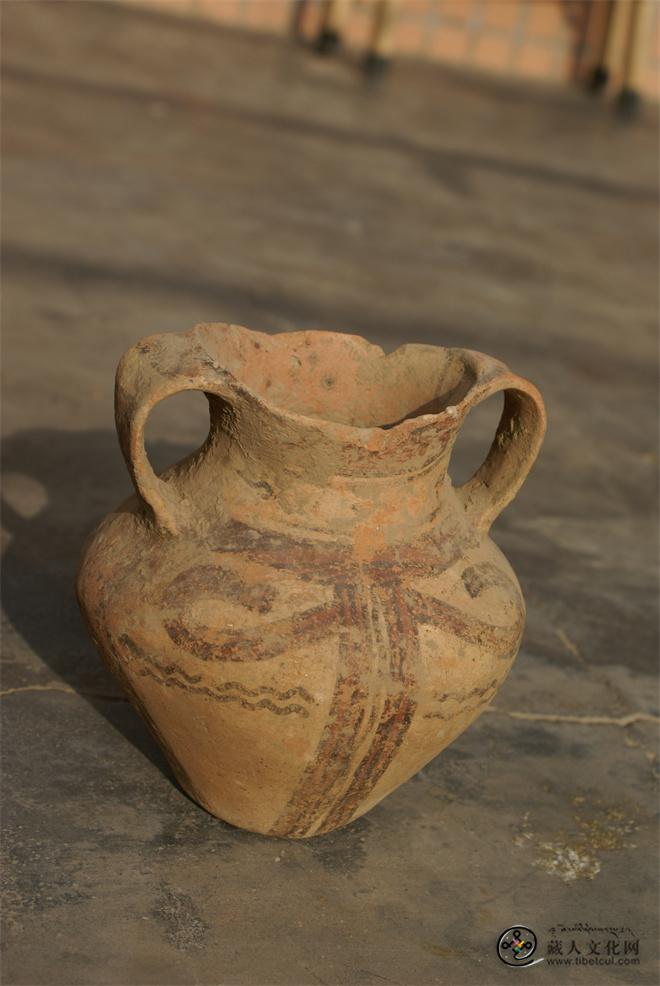 这件陶器兼有寺洼文化和辛店文化的特点.JPG