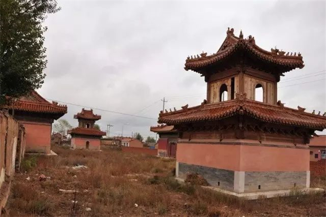内蒙古藏传佛教寺庙的兴盛与衰落8.jpg
