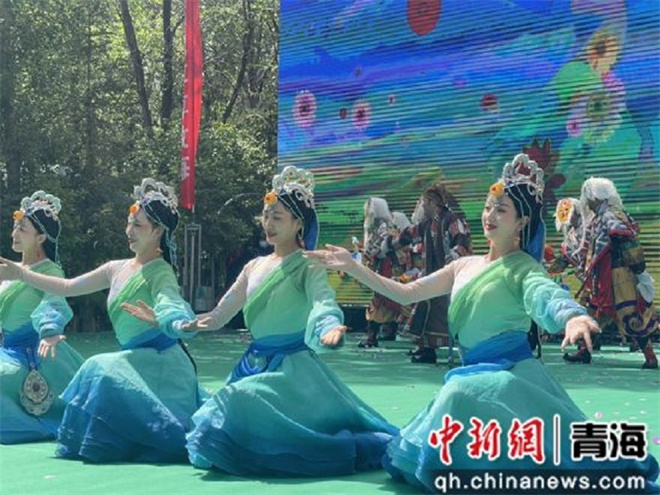 西宁地区第三十五届藏族文化艺术节开幕4.jpg