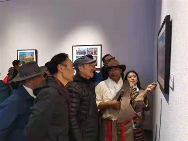 摄影家洛桑：用镜头记录大美西藏2.jpg
