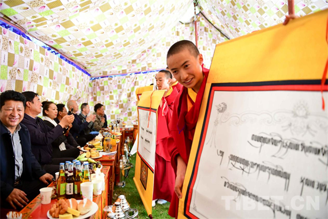 西藏佛学院少年活佛小学班举行庆“六一”国际儿童节活动2.jpg