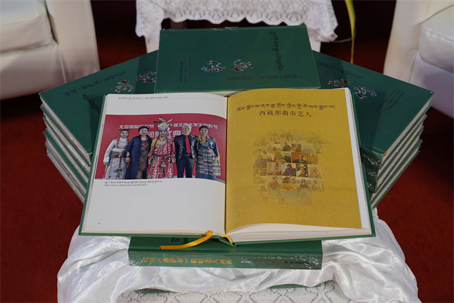 《中国〈格萨尔〉说唱艺人画传》 （藏汉双语）新书分享会2.jpg