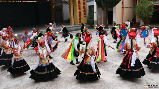 古老的祭祀礼仪舞蹈——神川热巴2.jpg