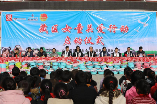 藏区女童关爱行动项目在甘南夏河桑科镇寄宿制小学启动1.jpg