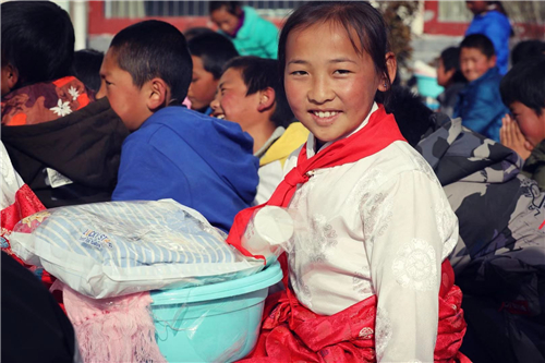 藏区女童关爱行动项目在甘南夏河桑科镇寄宿制小学启动5.jpg