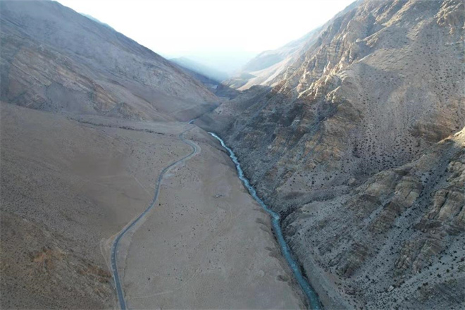 踏访发源于珠峰的河流3.jpg