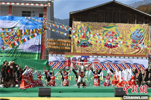 藏羌汉同胞齐聚四川北川 载歌载舞欢庆“望果节”