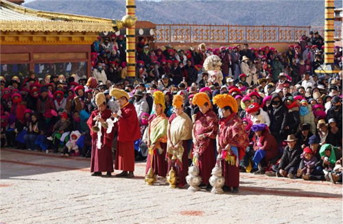云南松赞林寺迎来一年一度传统盛大活动格冬节