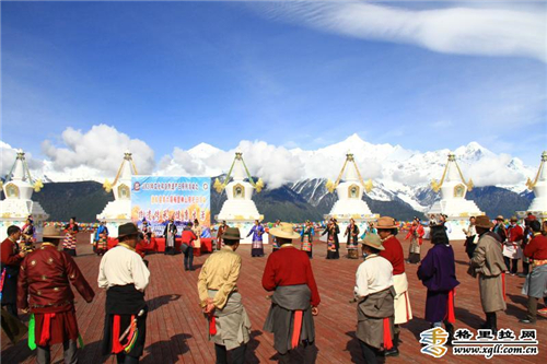 云南省德钦县举办第六届梅里雪山神山祭祀活动