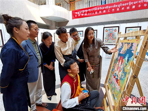 青海藏艺传承不息：从“师带徒”到现代高校教育