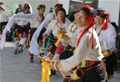 流变中的青海藏族民间舞蹈
