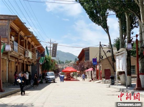 探访“藏画之乡”青海热贡“三教一街”